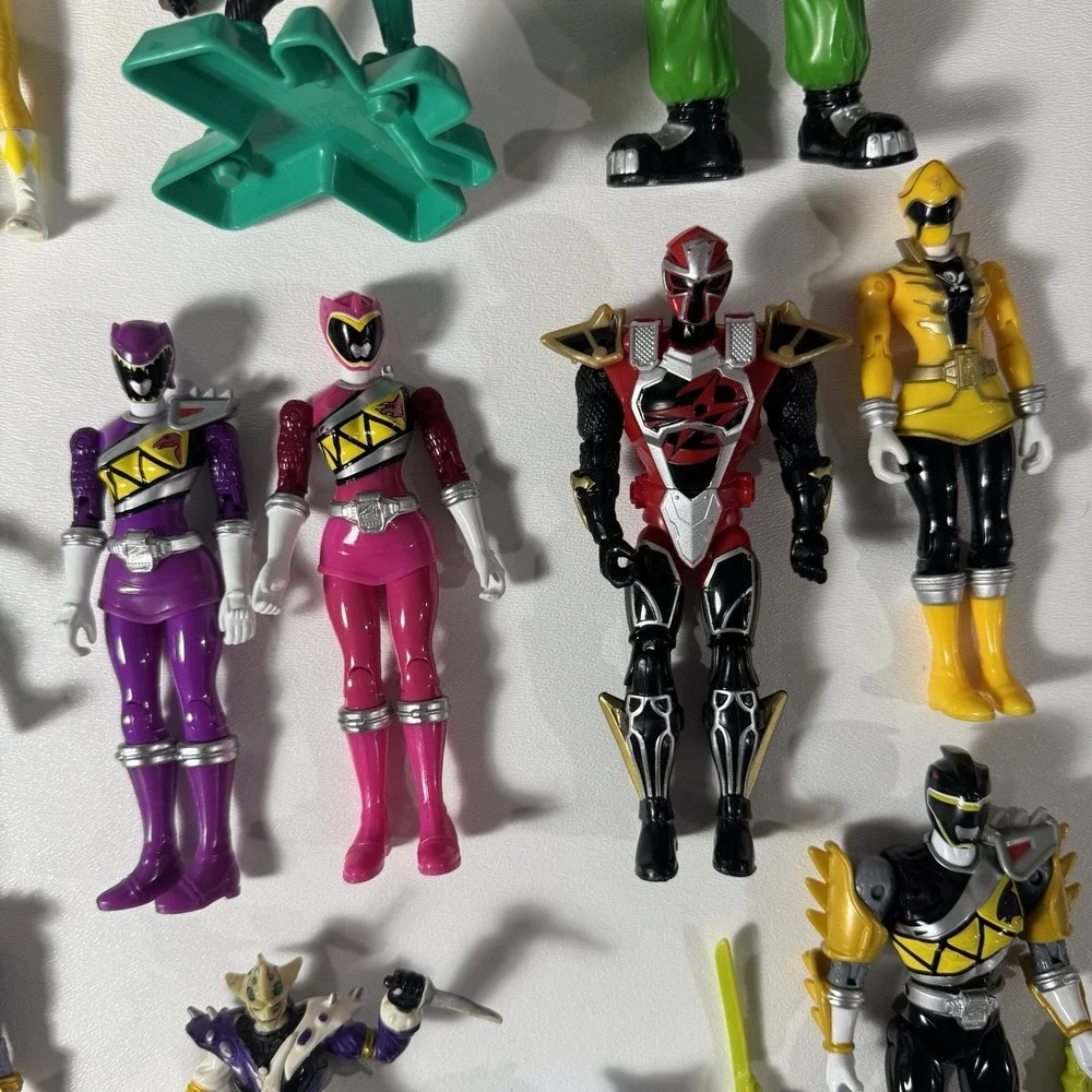 Vintage 90s Y2K Power‎ Rangers Action Figures Lot w/ Accessories 20+ Pcs